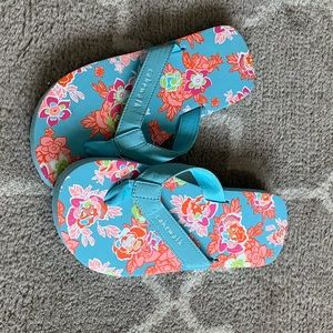 NWT Cakewalk flip flops